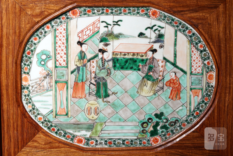 清康熙 五彩大家闺秀图瓷板插屏 - 图2